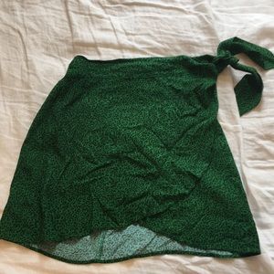 Reformation wrap skirt mini. EUC.